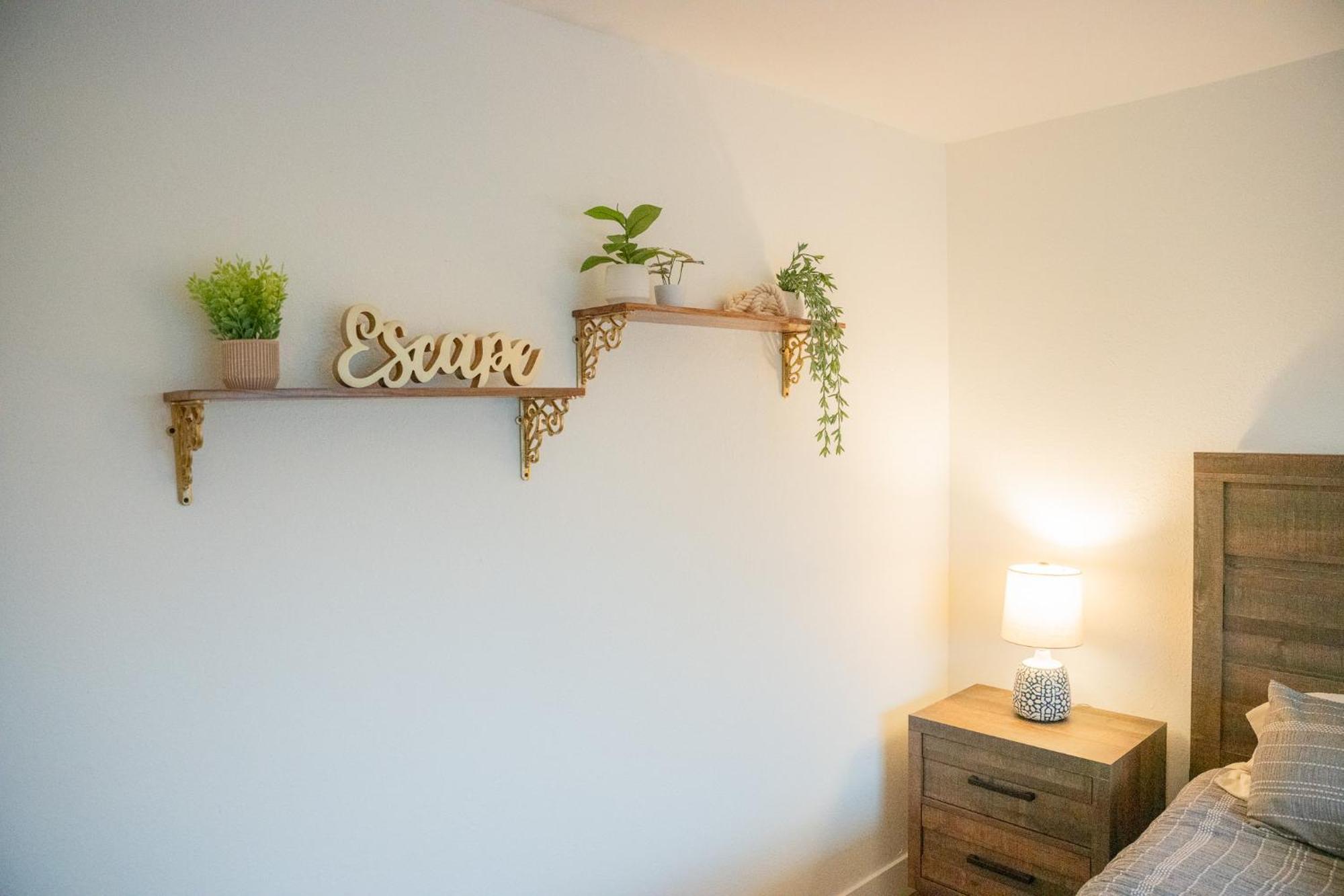 1 Block From - Steps From Restaurants & Shops