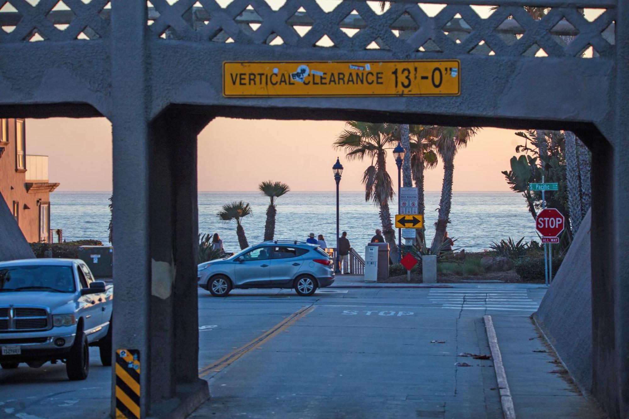 1 Block From - Steps From Restaurants & Shops Oceanside