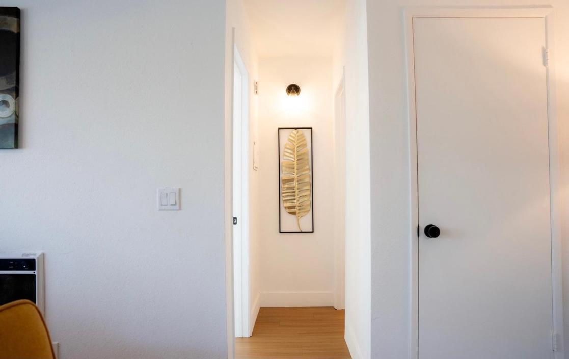 1 Block From - Steps From Restaurants & Shops *