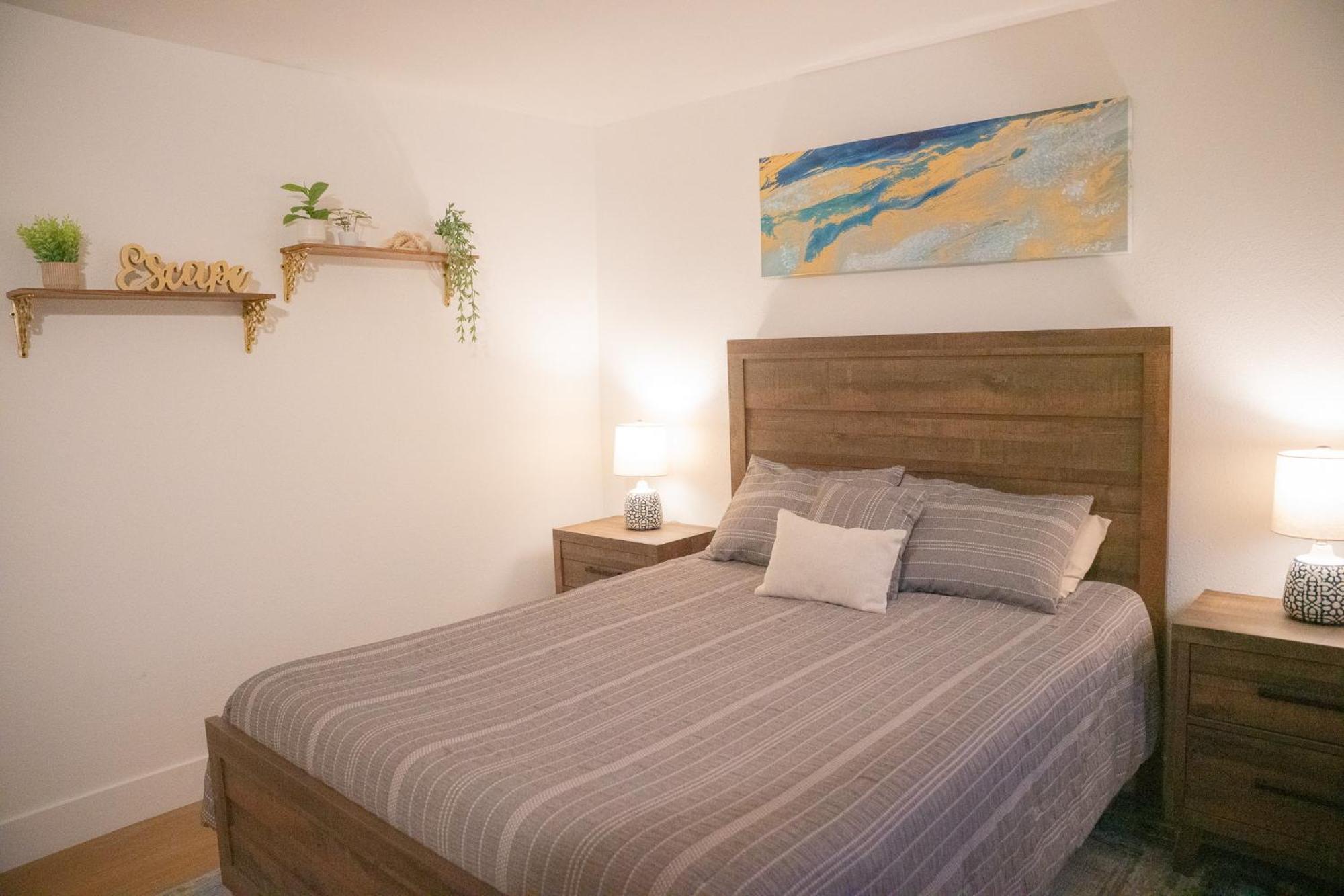 1 Block From - Steps From Restaurants & Shops